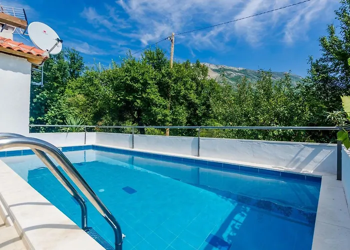 Dalmatian Gem Груда