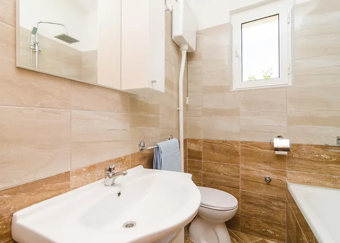 Dalmatian Gem Груда